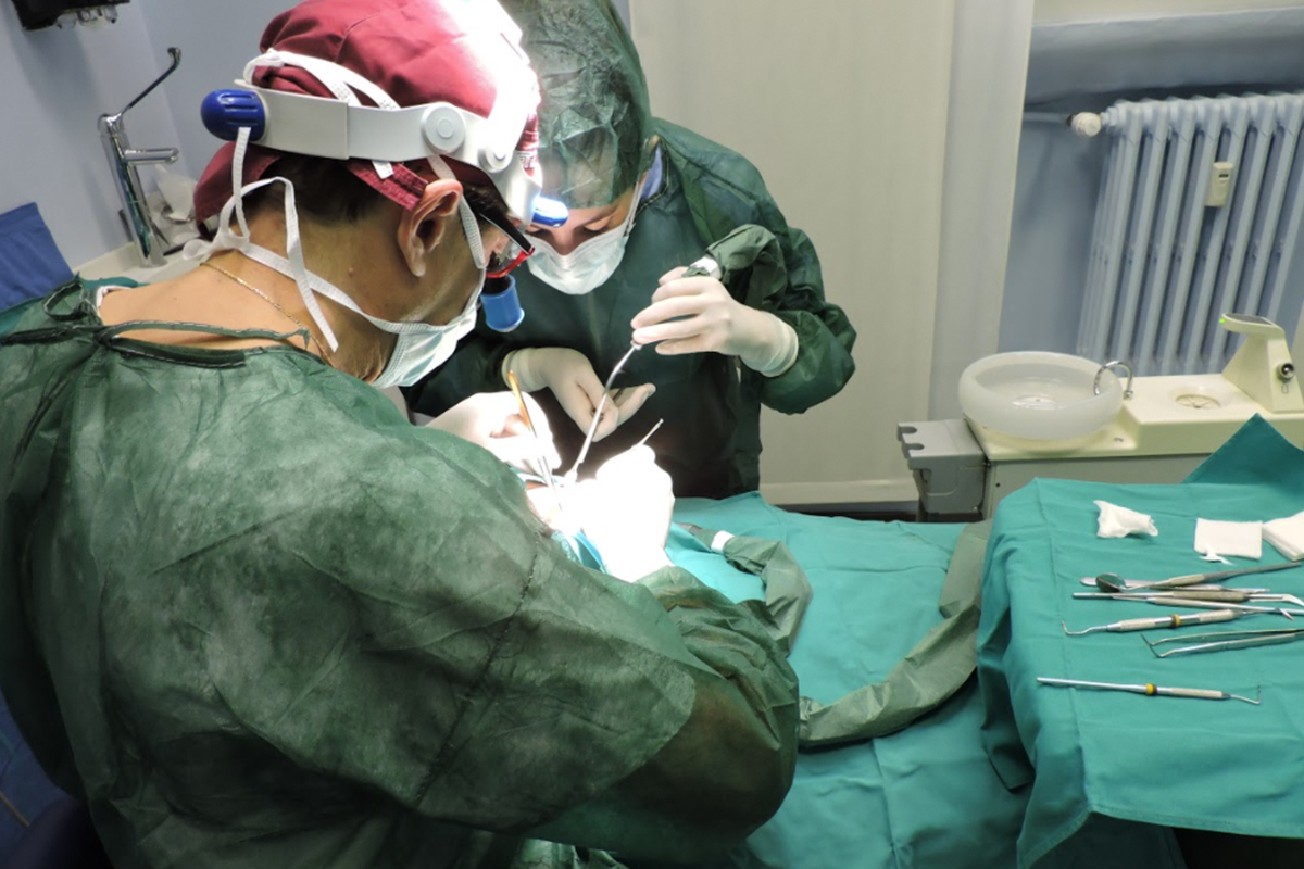 La chirurgia piezoelettrica: che cos'è e come funziona